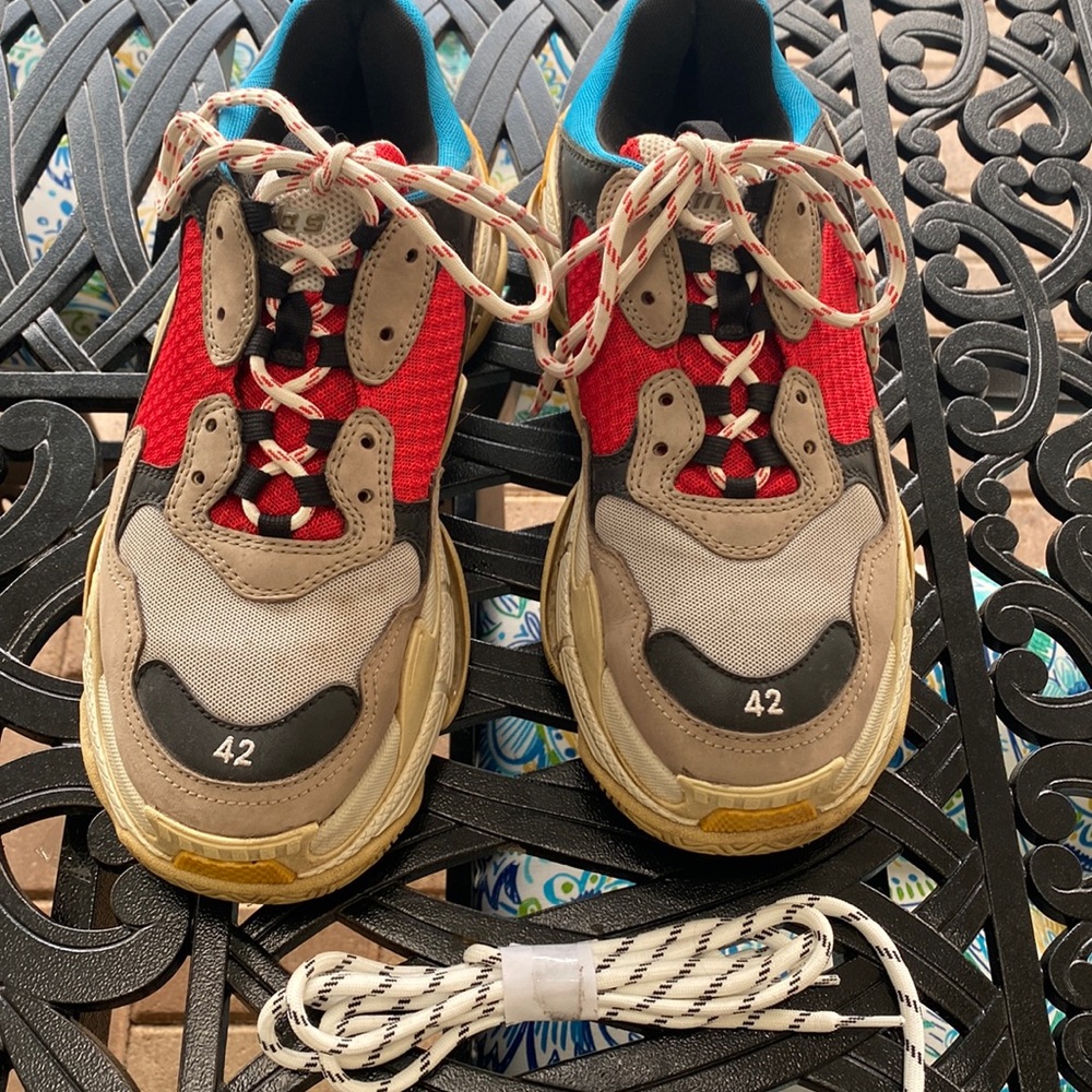 Balenciaga, triple S men’s sneakers size 9 (42)
